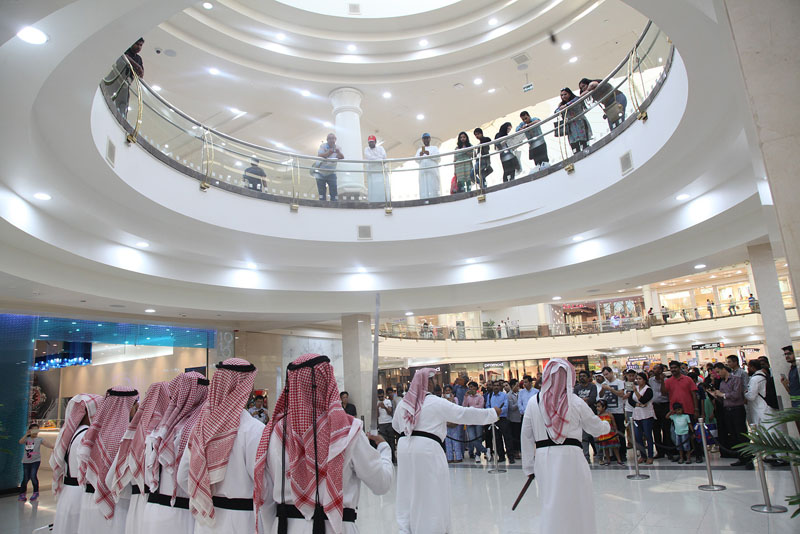 دبي تحتفل باليوم الوطني السعودي وتشارك المملكة أفراحها